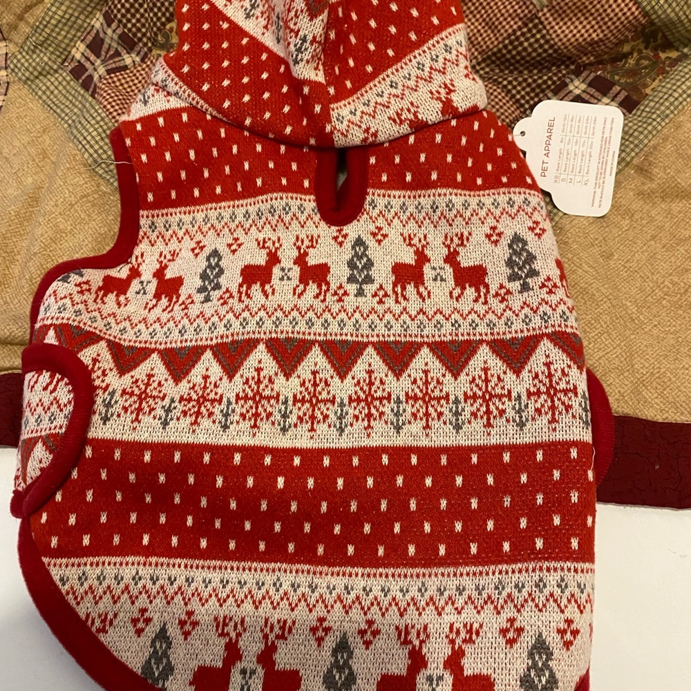 XMAS Pattern “Dog Sweater/Vest w/Hood” Size Medium Red/Off White NWT